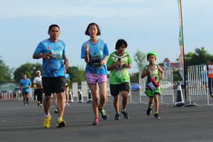 BIB: 
                            <button type="button" onclick="openModal(5172921)" class="btn btn-primary btn-sm float-right btn-popup" data-toggle="modal" data-target=".modal-high-quality">
                        <i class="fas fa-shopping-cart"></i> Add to Cart
                    </button>
                                            <button type="button" onclick="isThisMe(5172921, true)" class="btn btn-success btn-sm float-right btn-popup btn-isme hidden" data-toggle="tooltip" data-placement="bottom" title="นี่คือรูปของคุณใช่ไหม คลิกที่นี่เพื่อเอาเข้าอัลบั้ม">
                        <i class="fas fa-plus"></i> Add to album
                    </button>
                    <button type="button" onclick="isThisMe(5172921, false)" class="btn btn-warning btn-sm float-right btn-popup btn-isnotme hidden">
                        <i class="fas fa-ban"></i> Remove from album
                    </button>